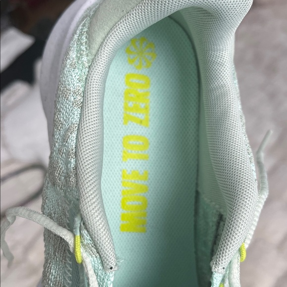 Nike  women’s Size 13 - Picture 7 of 8